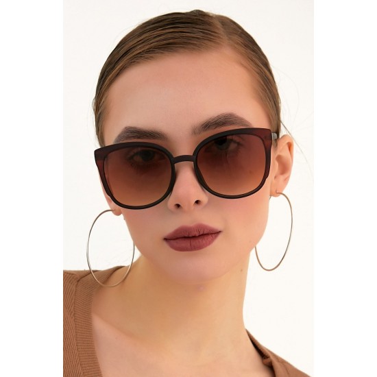 Eleta Sunglasses for Women, UV 400 Protection, Lightweight Design, Gradient Lenses, Chic Oval Frame, Brown Color